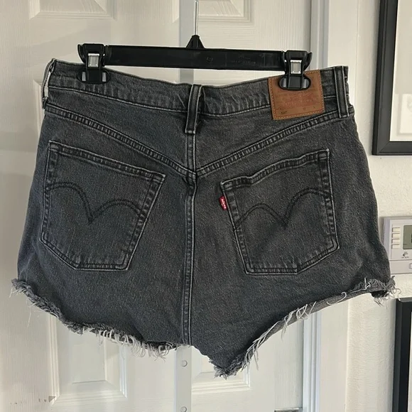 Levi's® Premium 501® ORIGINAL FIT HIGH RISE WOMEN'S SHORTS, RTR - Picture 3 of 7